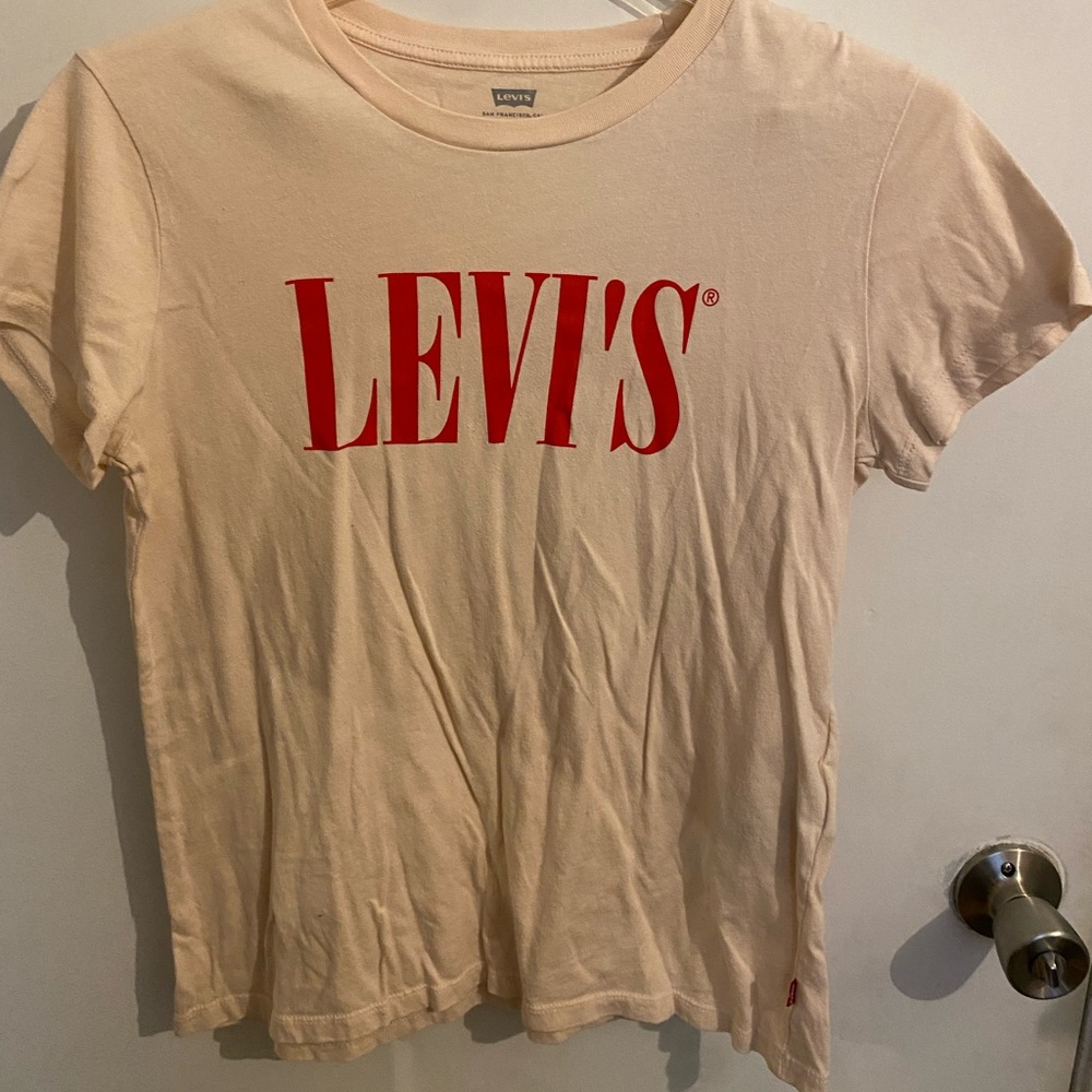 Levi’s Graphic Tee